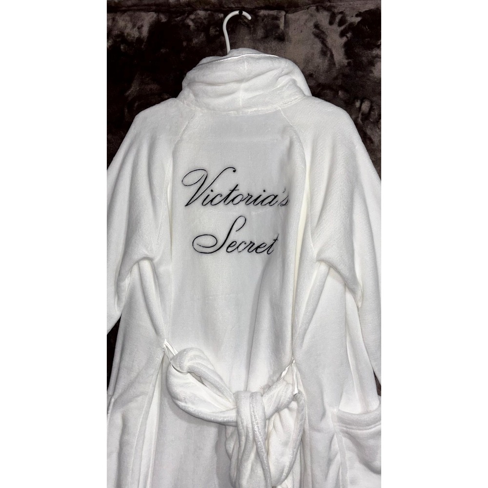 Victoria's Secret Short Cozy Plush Robe Women M/L White Shawl Collar Embroidered - Picture 6 of 7